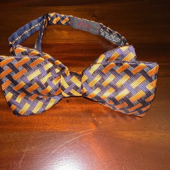 BRIONI Silk Bow Tie - Picture 1 of 3